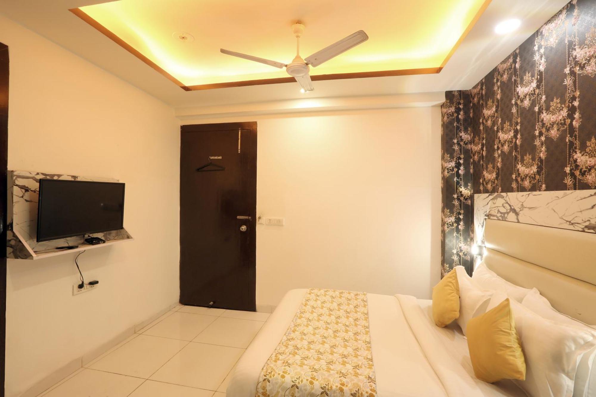 Hotel Triton Grand At Delhi Airport New Delhi Exterior foto
